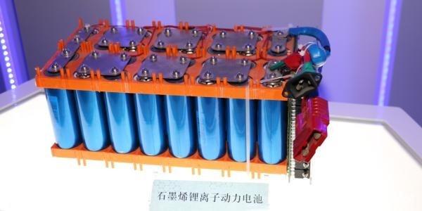 石墨烯电池从实验室到市场的距离 技术转化与时间节点探析